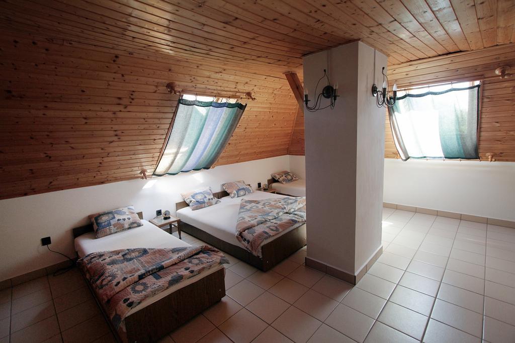 Voeroesko Apartmanhaz Révfülöp Oda fotoğraf