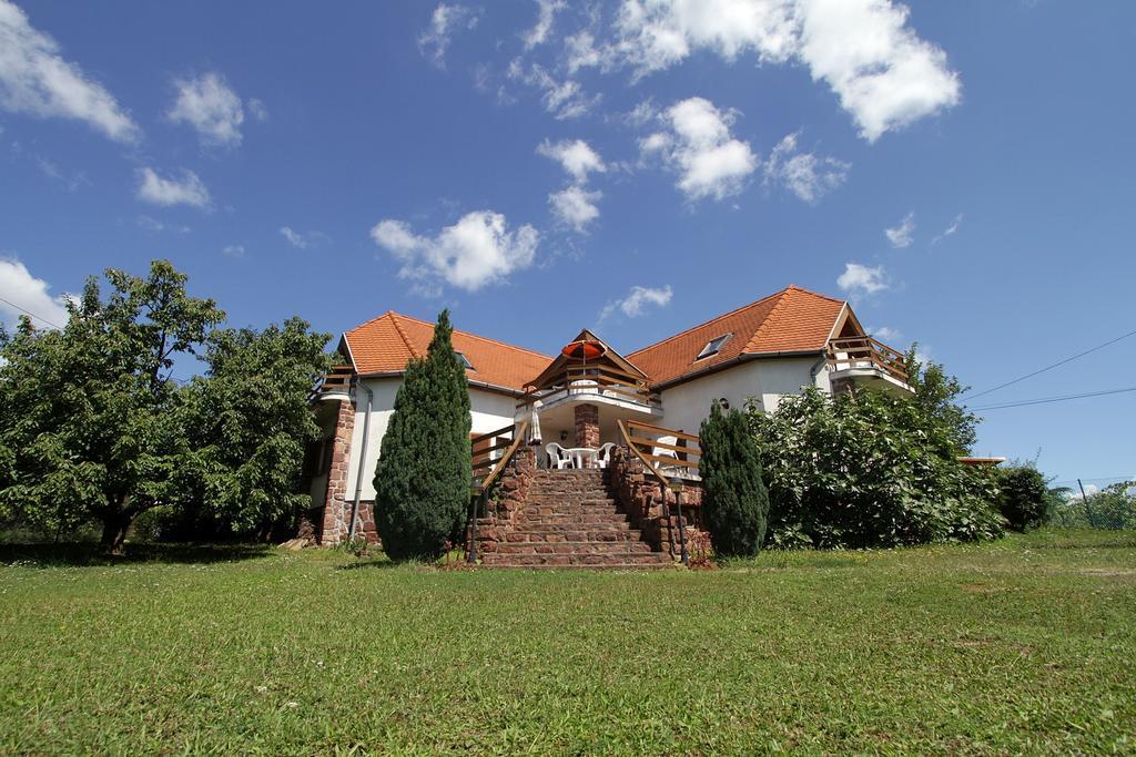 Voeroesko Apartmanhaz Révfülöp Dış mekan fotoğraf