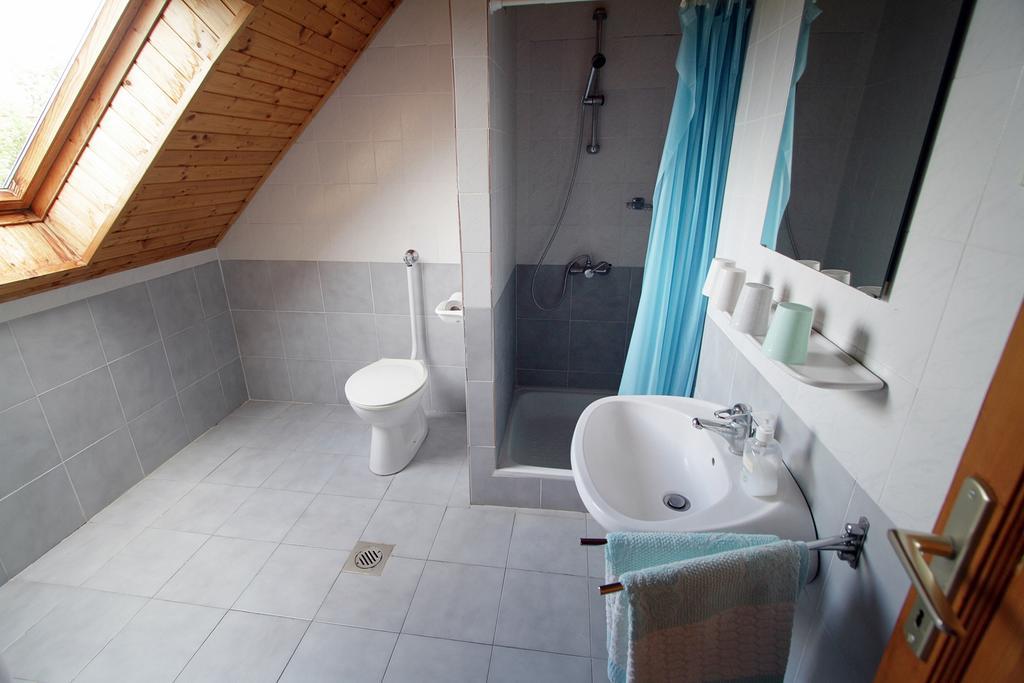 Voeroesko Apartmanhaz Révfülöp Oda fotoğraf