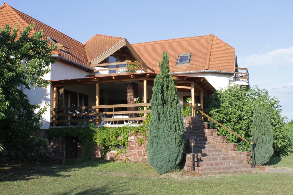 Voeroesko Apartmanhaz Révfülöp Dış mekan fotoğraf